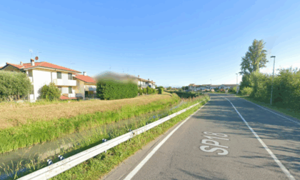 Motociclista esce di strada e finisce in un canale ad Albaredo d’Adige, morto un 57enne