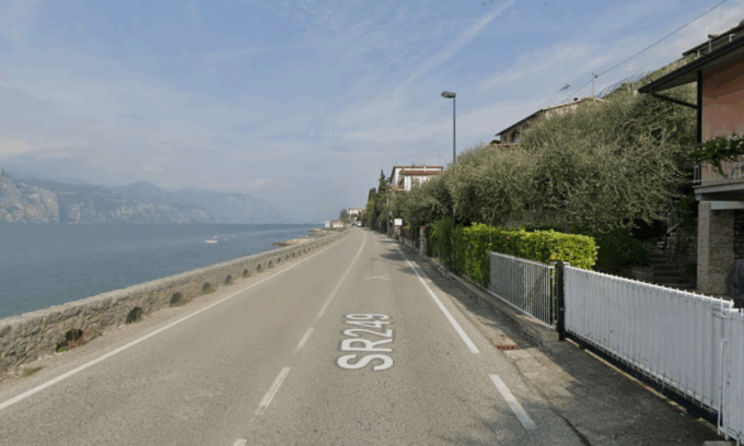 Scontro tra auto e moto a Brenzone: due feriti, grave un 53enne