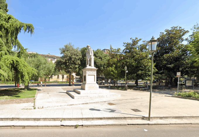 Violenta rissa in piazza Pradaval, fermati un 38enne e un 20enne dopo una rapina