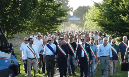 40enne vittima di stupro a Legnago, in 2mila in corteo lungo l'Adige per dire stop a ogni violenza
