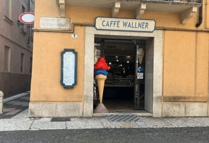 Spaccata alla Pasticceria Caffè Wallner nella notte