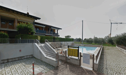 Bimbo di due anni cade in piscina a Lazise, è grave in terapia intensiva a Verona