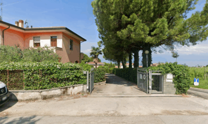 Bimbo di due anni cade in piscina a Lazise, è grave in terapia intensiva a Verona