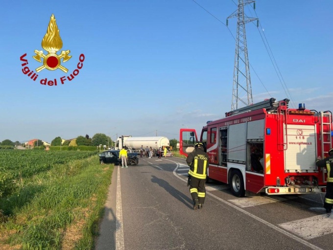 Scontro tra un’auto e un’autocisterna a Zimella: due feriti trasportati in ospedale