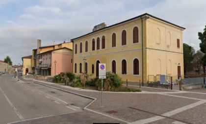 80enne morta sui gradini di casa, esposto in Procura del figlio: perché il montascale era ancora rotto?