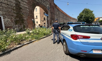 Ruba cellulare e carta di debito a una turista vicino alla Casa di Giulietta: arrestato 57enne a Verona