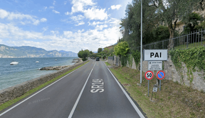 Scontro auto-scooter sulla Gardesana: in tre in ospedale, uno è grave