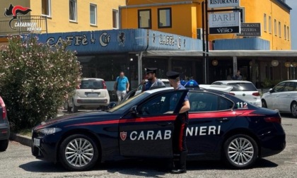 Devasta un bar e aggredisce i carabinieri: arrestato un 30enne