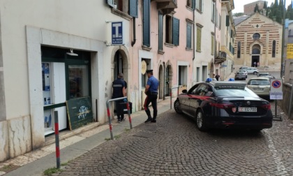 Rapine, sequestro di persona e tentata estorsione: arrestati in due per i colpi in tre tabaccherie