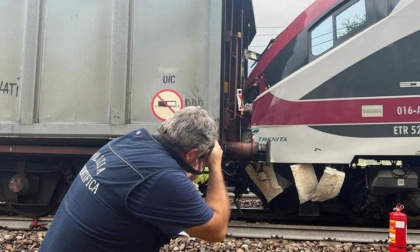 Treno regionale contro convoglio merci, momenti di paura a Trento. Rallentamenti e disagi anche a Verona