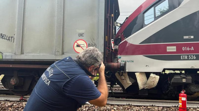 Treno regionale contro convoglio merci, momenti di paura a Trento. Rallentamenti e disagi anche a Verona