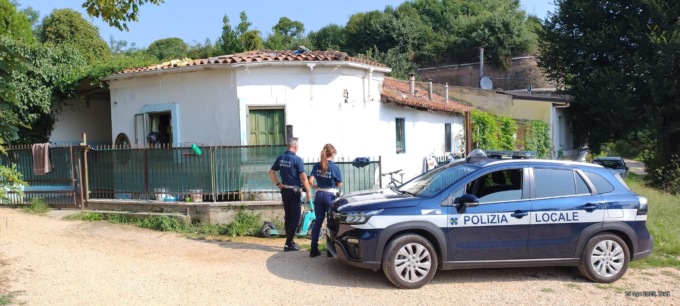 Occupano abusivamente un immobile in via Faccio e lo trasformano in una centrale di spaccio di stupefacenti