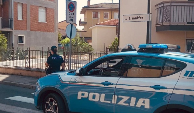 Tentano un furto in un supermercato, quando vengono scoperti aizzano il loro pitbull contro il direttore
