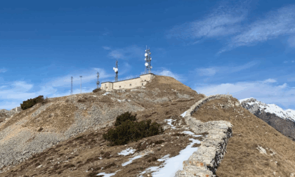 Accampati a San Zeno di Montagna, temono di essere accerchiati dai lupi: salvati dai vigili del fuoco
