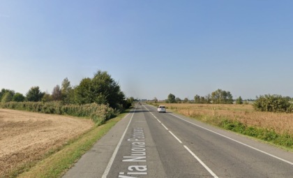 Scontro tra auto e moto durante un sorpasso a Veronella, un ferito grave