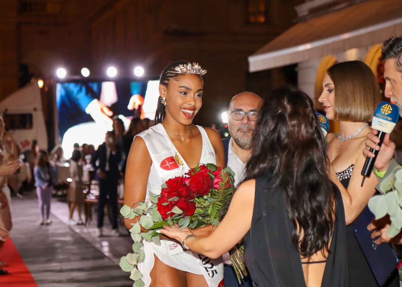 Miss Trieste 2025, eletta la 15enne veronese Vittoria Maculan: polemiche per il colore della pelle