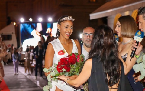 Miss Trieste 2025, eletta la 15enne veronese Vittoria Maculan: polemiche per il colore della pelle