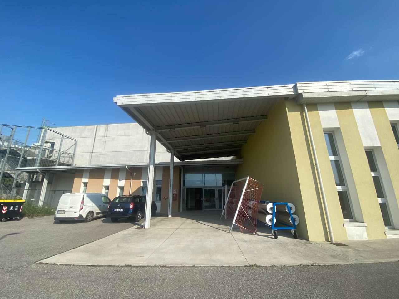 Centro sportivo di Villafranca: 29enne ruba negli spogliatoi, fermata dopo una colluttazione con un allenatore