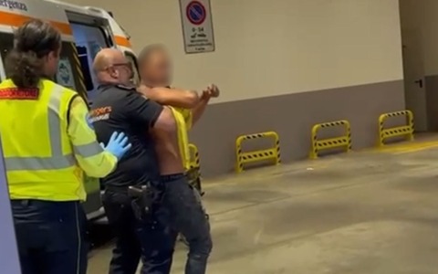 Si risveglia in ambulanza e si agita, fermato da un ranger del Pronto Soccorso dell’ospedale Borgo Trento