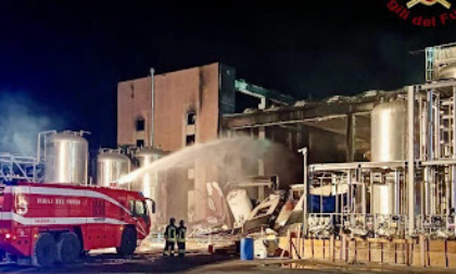 Incendio in azienda che produce prodotti chimici per l’agricoltura