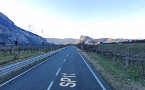 Ciclista ucciso nello scontro tra due auto ad Affi, quattro feriti