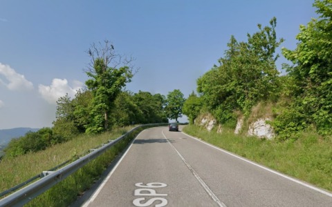 Scontro tra auto e moto sulla SP6, un ferito grave