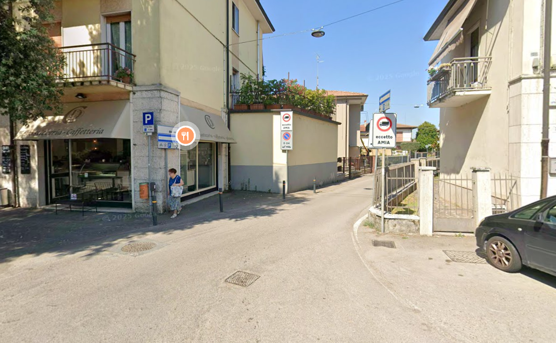 Ciclista investito a Cadidavid, automobilista scappa senza prestare soccorso: si cerca il responsabile