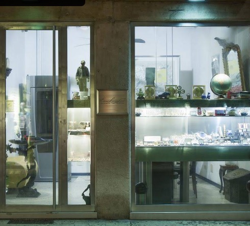 Rapina in pieno giorno alla gioielleria “Amighini” in corso Porta Borsari