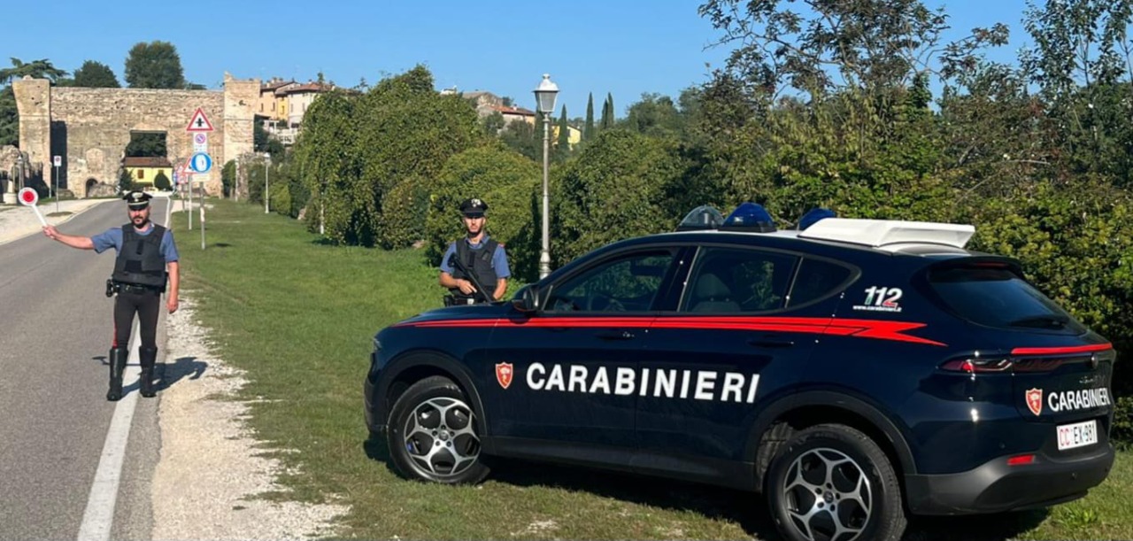 Fa il matto coi Carabinieri pur di non farsi fare il test alcolemico