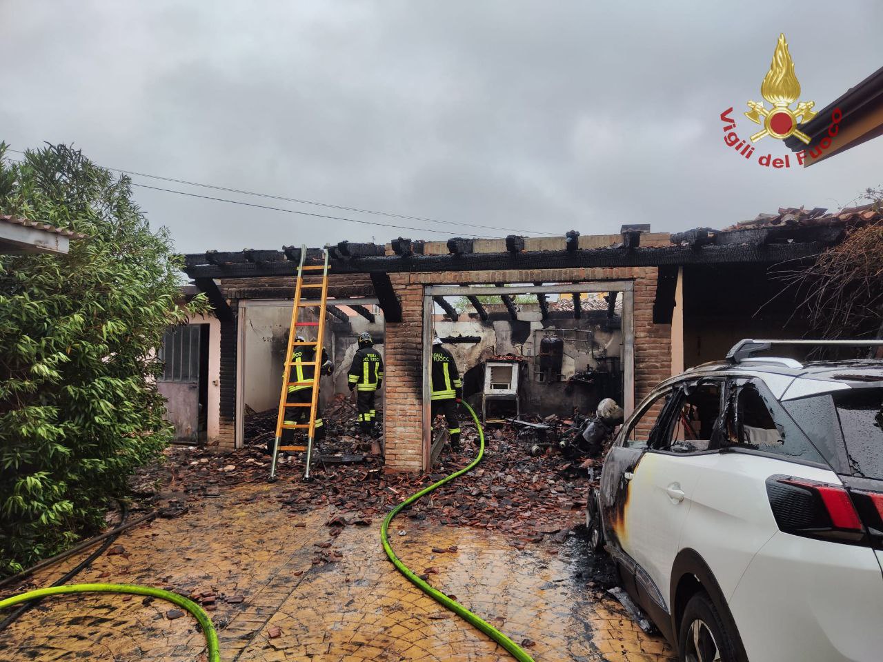 Incendio in un vecchio garage a Cerea, coinvolta anche un’auto lì vicina