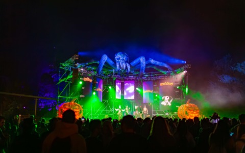 Gardaland Halloween Party 2025: una notte da paura con Eiffel 65, Noemi, Clara e Sal Da Vinci