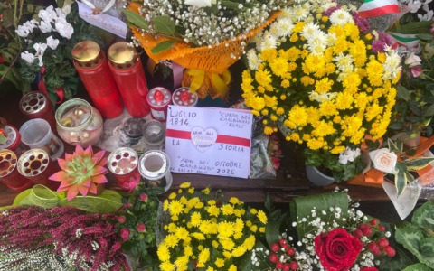 Una settimana dopo la strage di Castel d’Azzano: silenzio e fiori in via San Martino