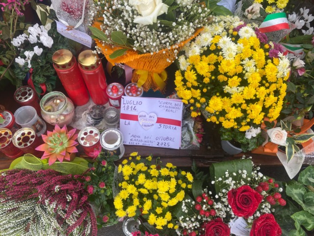 Una settimana dopo la strage di Castel d’Azzano: silenzio e fiori in via San Martino