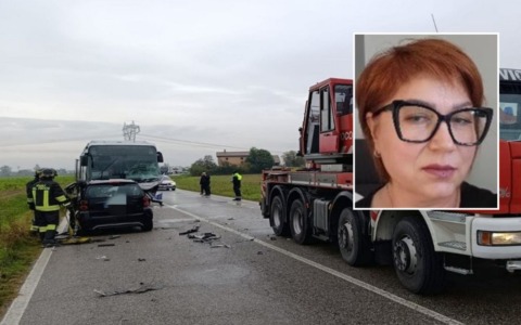 Smart contro un autobus di linea: morta 51enne mantovana a Vigasio