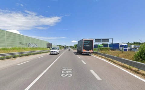 Scontro tra un’auto e un camion a Peschiera del Garda: tre feriti, uno è grave