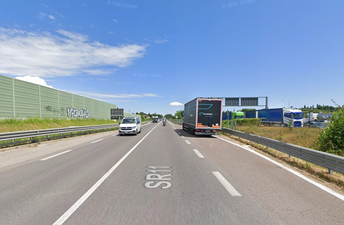 Scontro tra un’auto e un camion a Peschiera del Garda: tre feriti, uno è grave