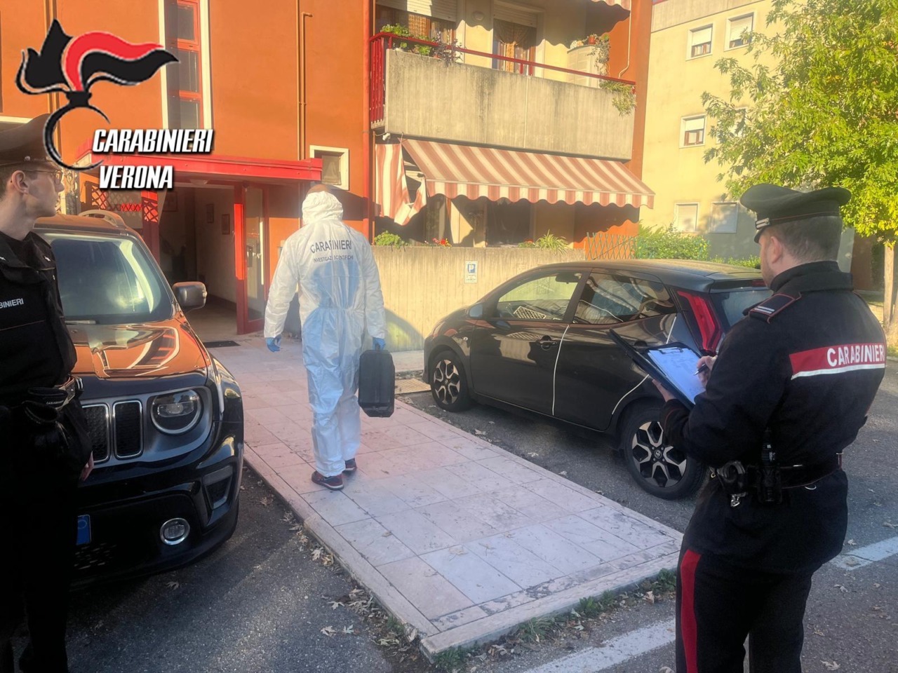 41enne uccide la compagna a coltellate in casa a Castelnuovo del Garda