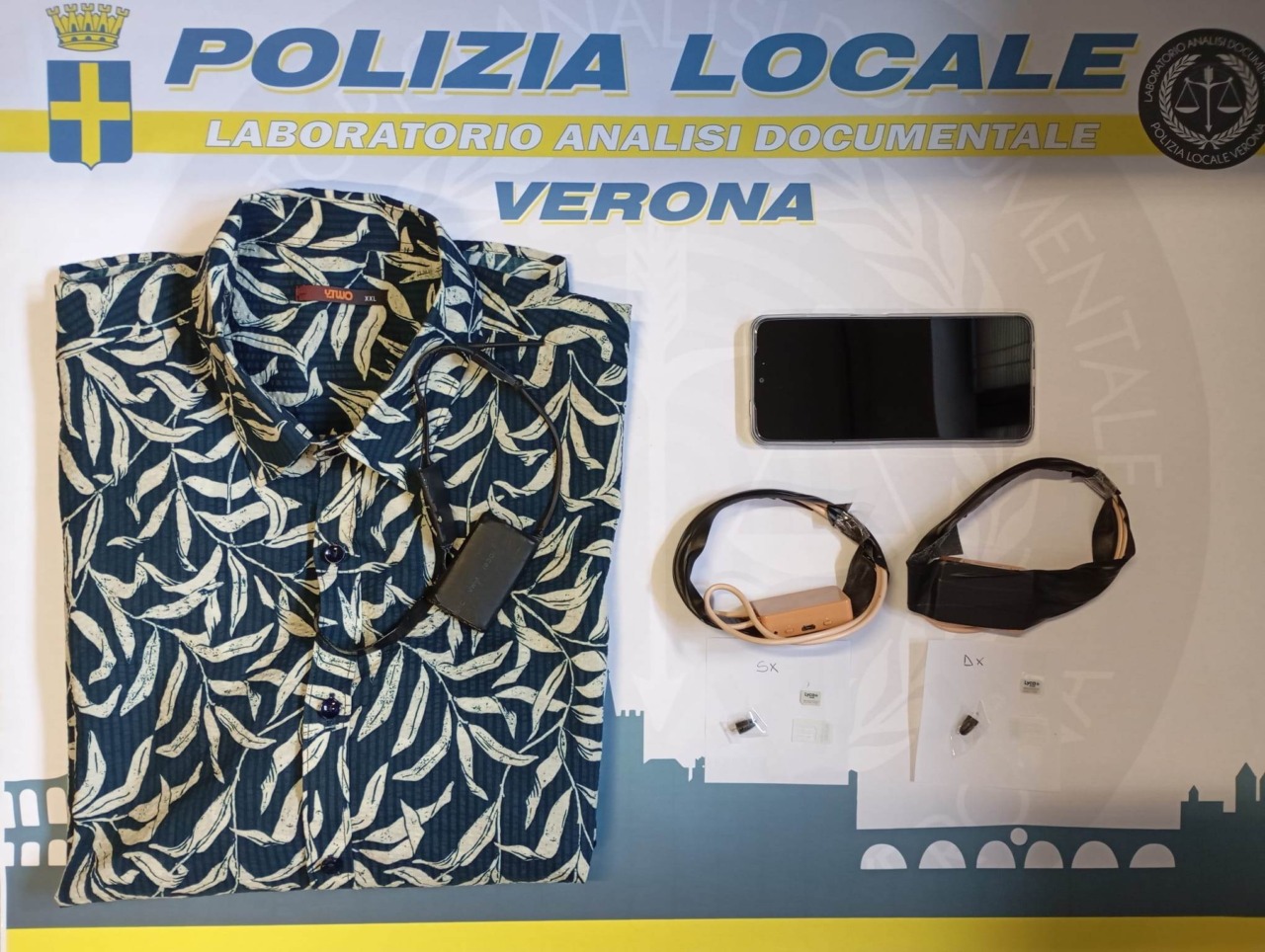 Fa 29/30 all’esame scritto della patente, ma non sa una parola di italiano: ha copiato con mini-cam e auricolare