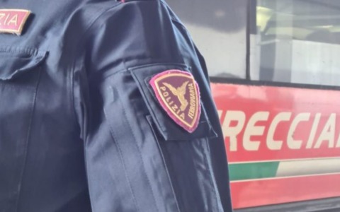 Furti sui treni a Verona Porta Nuova: fermati due ladri che avevano rubato zaini ai viaggiatori distratti