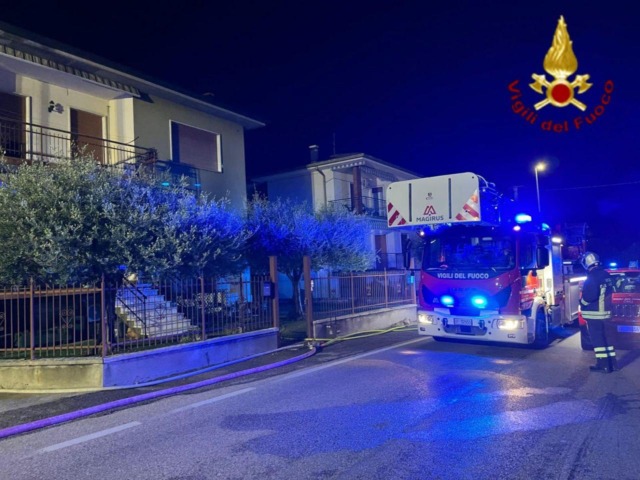 Due famiglie evacuate per l’incendio della taverna