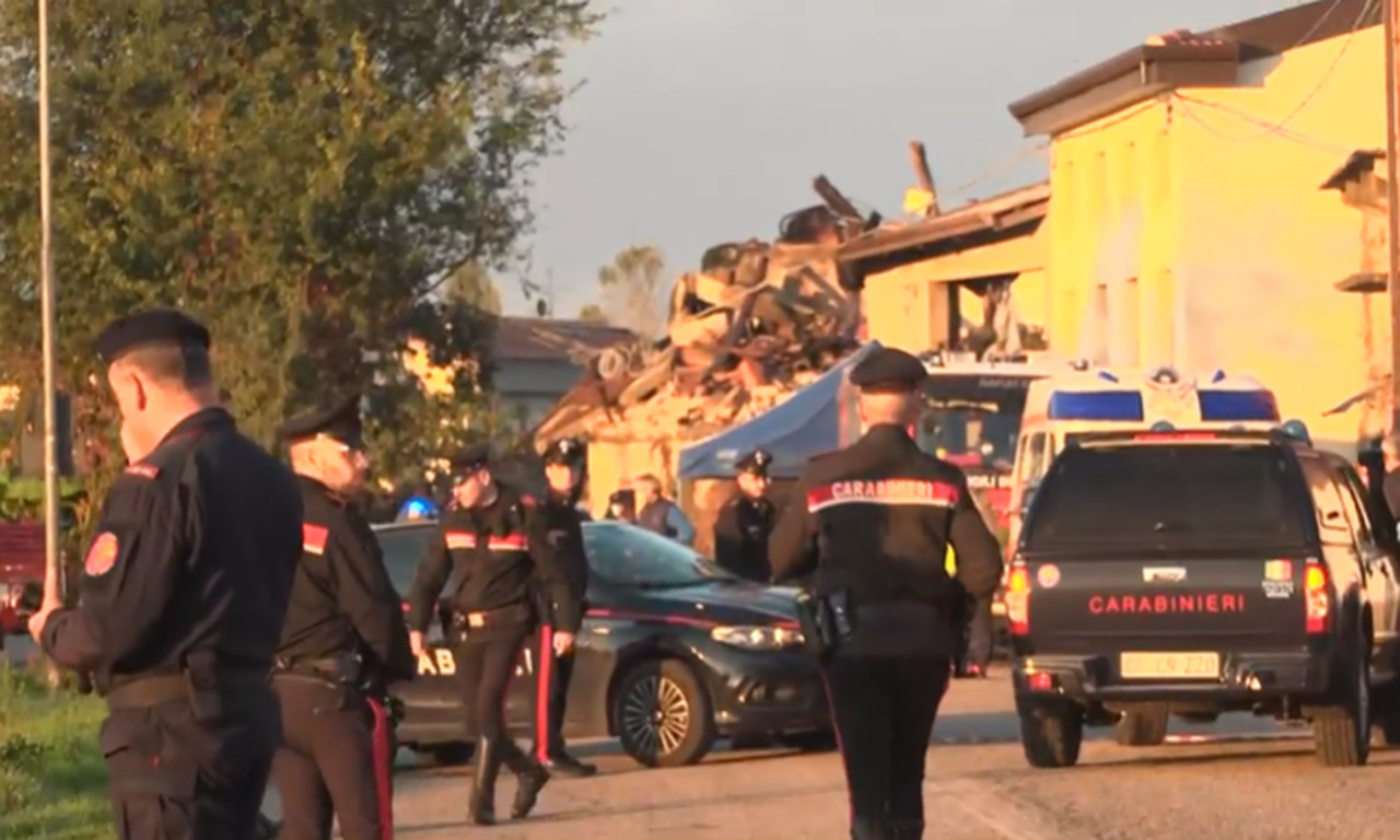 Irruzione a Castel d’Azzano, gli occupanti fanno esplodere il casolare: tre carabinieri morti