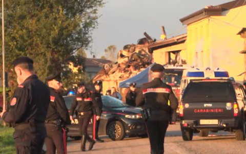 Irruzione a Castel d’Azzano, gli occupanti fanno esplodere il casolare: tre carabinieri morti