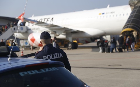 32enne ricercato per narcotraffico nel Regno Unito arrestato all’aeroporto Catullo di Villafranca
