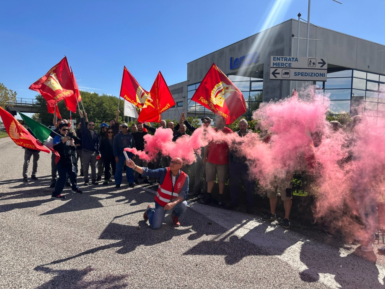 Lenze Italia chiude lo stabilimento di Isola Rizza. Fiom Cgil: “Decisione inaccettabile, ignorate le soluzioni proposte”