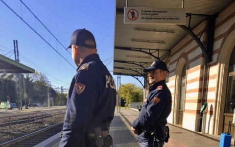 31enne viaggiava senza biglietto sul treno, in tasca aveva anche 18 grammi di hashish