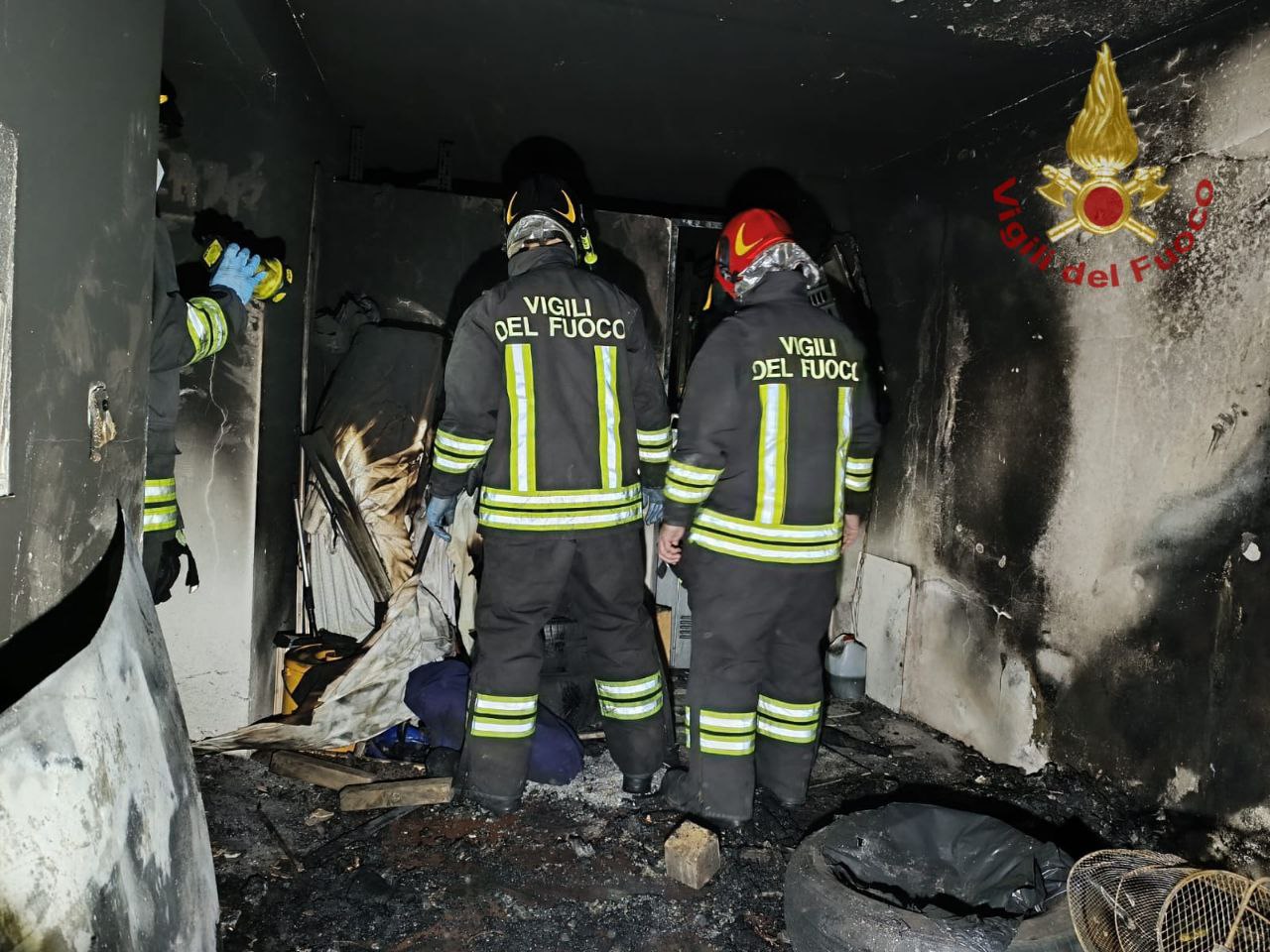 Incendio in uno scantinato a San Martino Buon Albergo, intossicati in due
