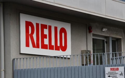 Le parti al tavolo del Mimit che discute il futuro del gruppo Riello in Italia