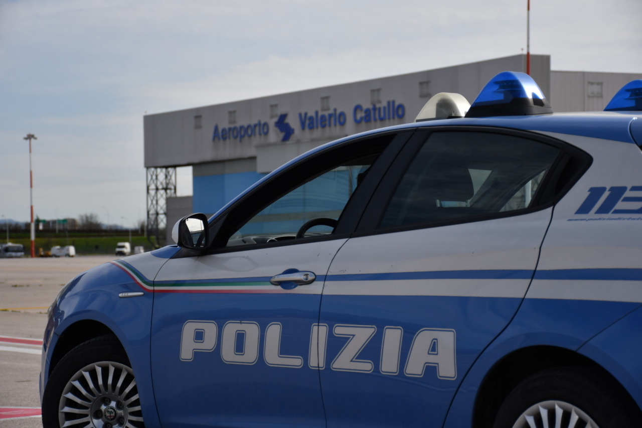 Con passaporto falso, tenta d’imbarcarsi per Londra: arrestato un iraniano all’aeroporto Catullo