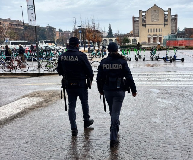 Rapina con spray urticante alla stazione di Verona: incastrati due giovani aggressori