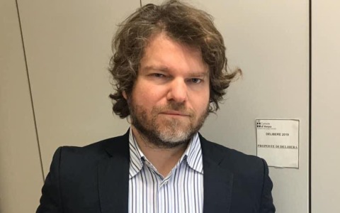 Saluto romano contro attiviste di “Non una di meno”, ex consigliere Bacciga condannato in Appello: “Esibizionismo fascista”